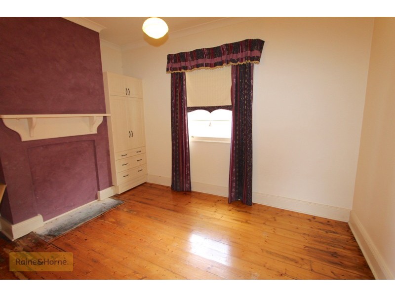 169 Keppel Street, Bathurst NSW 2795