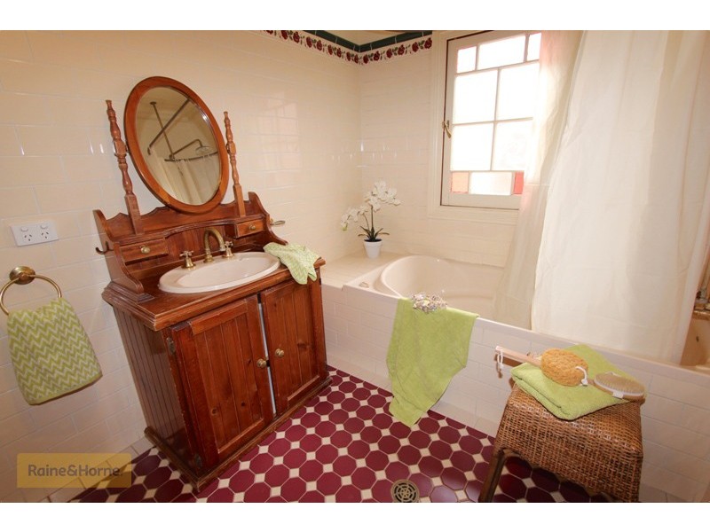 169 Keppel Street, Bathurst NSW 2795