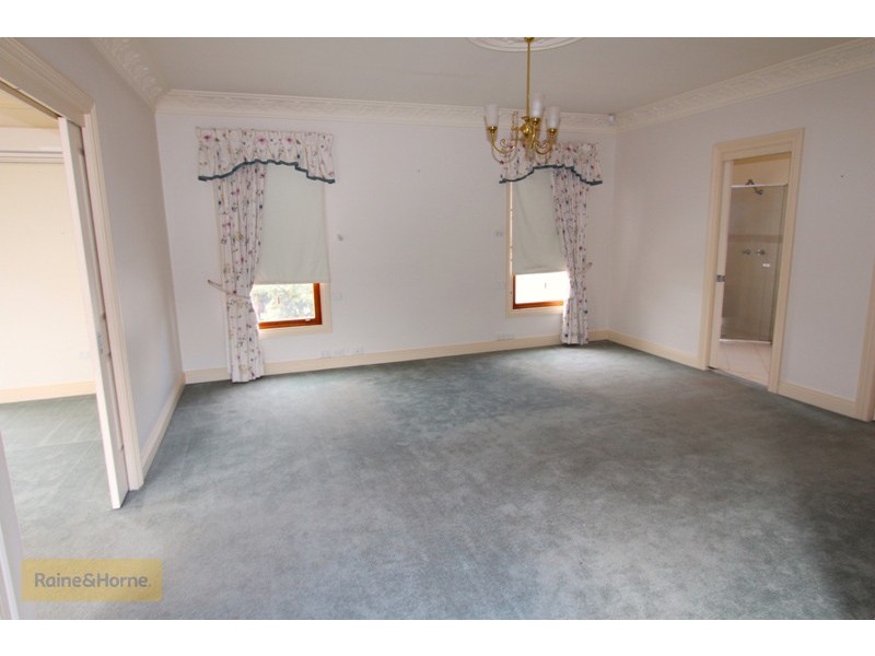 169 Keppel Street, Bathurst NSW 2795