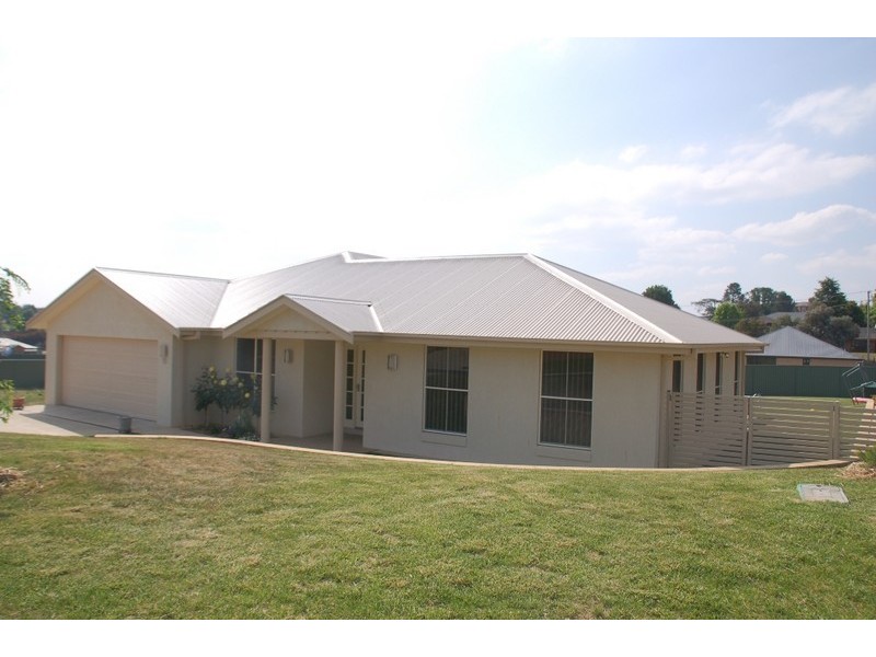35 Cypress Crescent, Bathurst NSW 2795