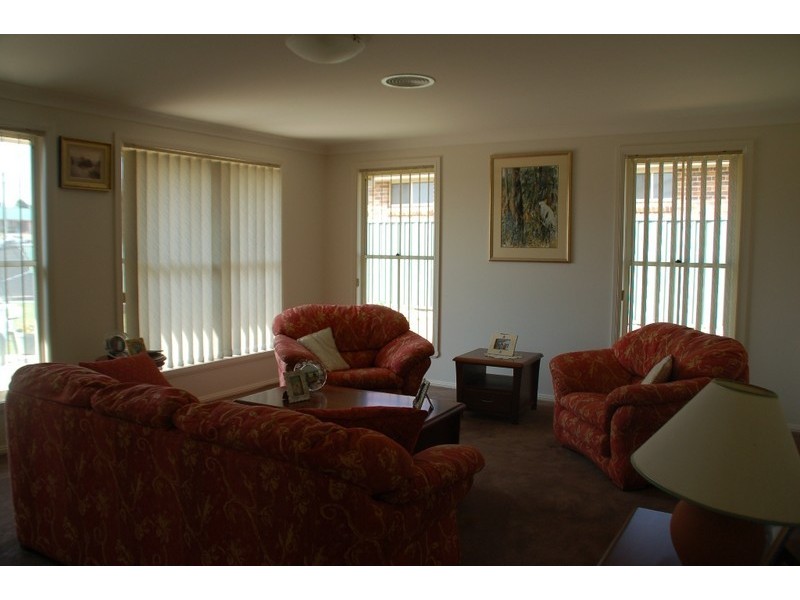 35 Cypress Crescent, Bathurst NSW 2795