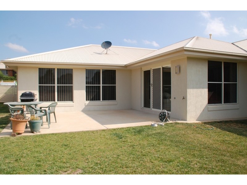 35 Cypress Crescent, Bathurst NSW 2795