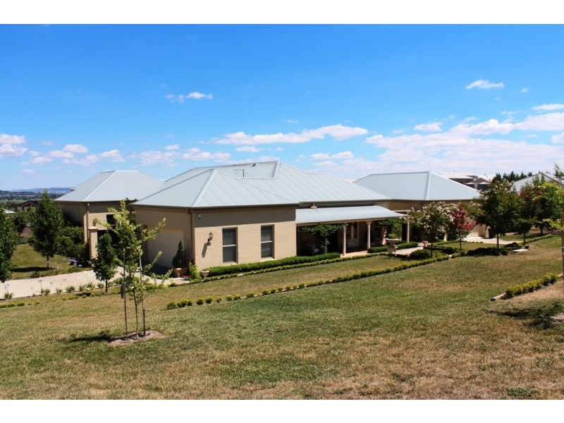 90 Blue Ridge Drive, Bathurst NSW 2795