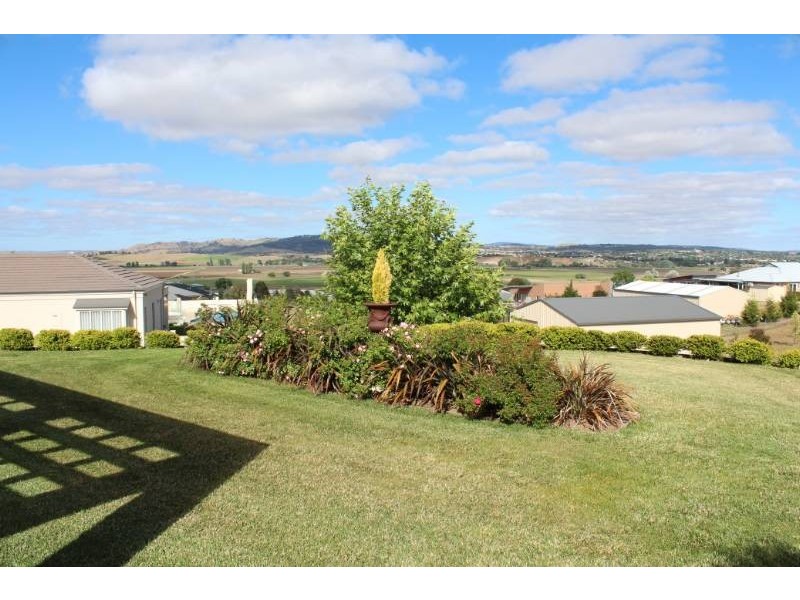 90 Blue Ridge Drive, Bathurst NSW 2795