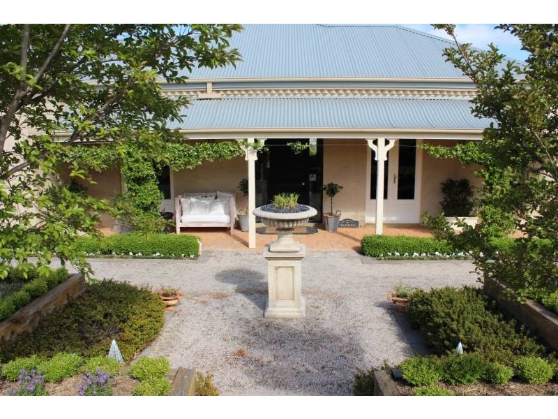 90 Blue Ridge Drive, Bathurst NSW 2795