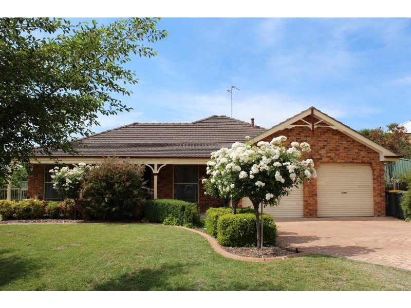 17 Cherrywood Crescent, Bathurst NSW 2795