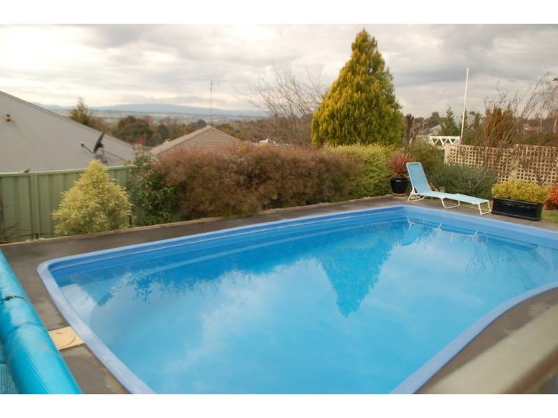 17 Cherrywood Crescent, Bathurst NSW 2795