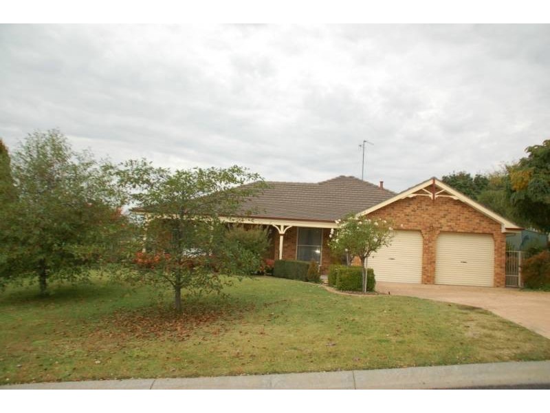 17 Cherrywood Crescent, Bathurst NSW 2795