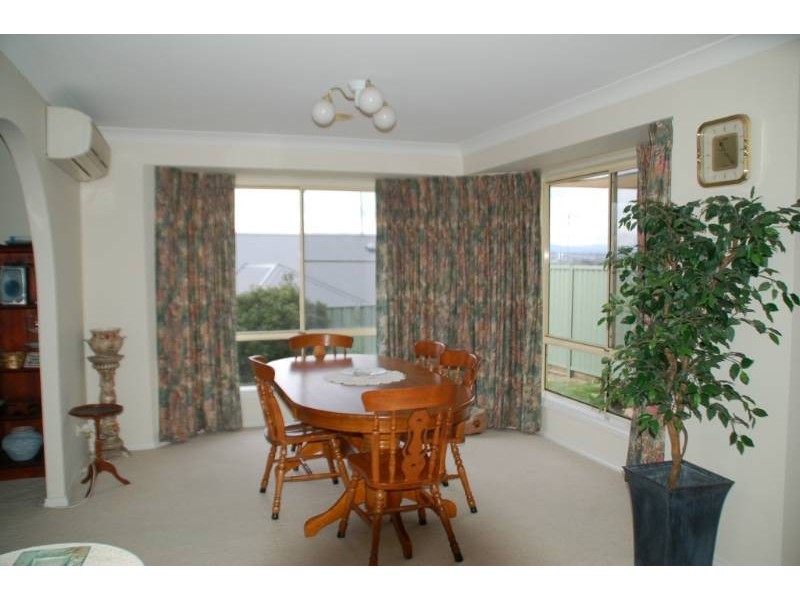 17 Cherrywood Crescent, Bathurst NSW 2795