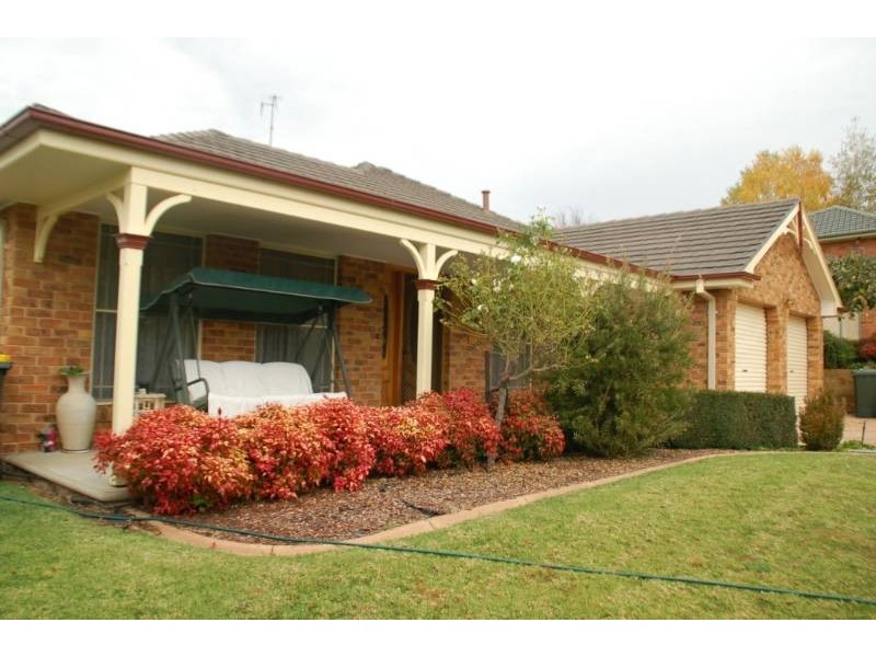 17 Cherrywood Crescent, Bathurst NSW 2795