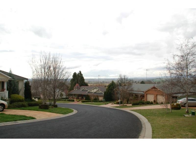 17 Cherrywood Crescent, Bathurst NSW 2795