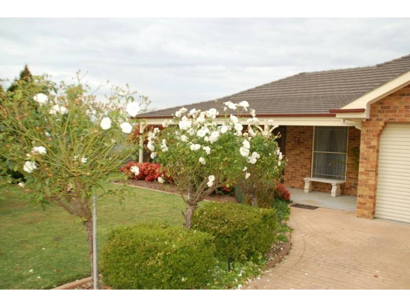 17 Cherrywood Crescent, Bathurst NSW 2795