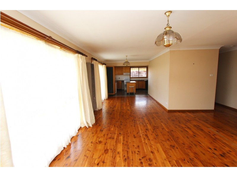 5 Bassett Drive, West Bathurst NSW 2795