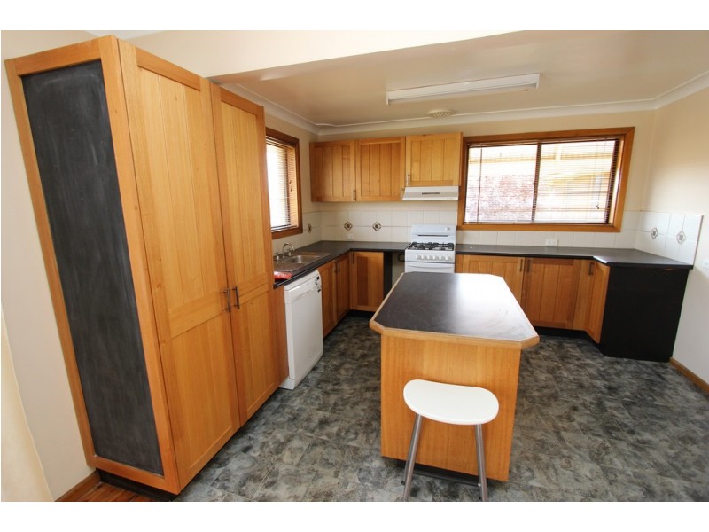 5 Bassett Drive, West Bathurst NSW 2795