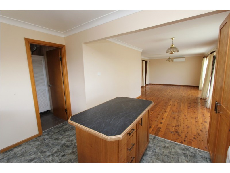 5 Bassett Drive, West Bathurst NSW 2795