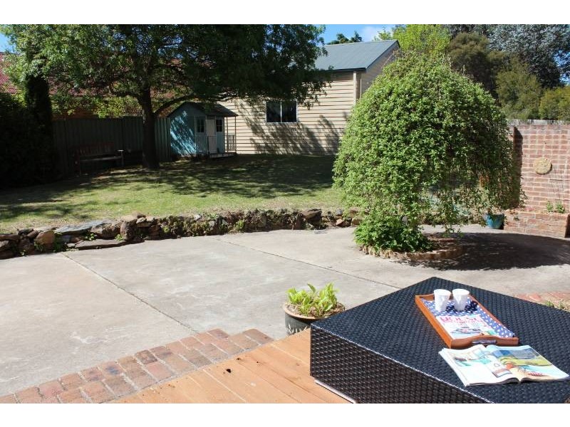 6 Honeysuckle Close, Bathurst NSW 2795