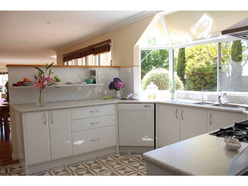 6 Honeysuckle Close, Bathurst NSW 2795