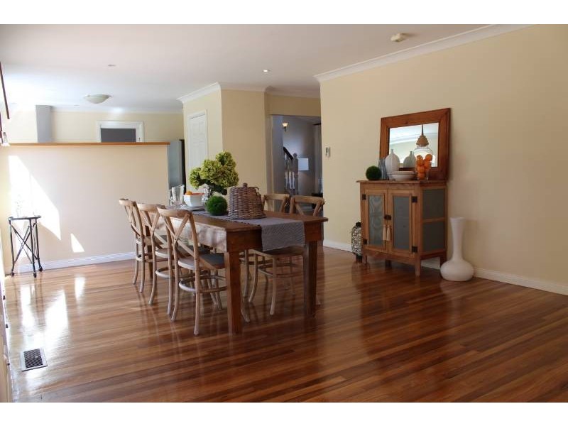 6 Honeysuckle Close, Bathurst NSW 2795