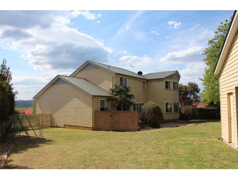 6 Honeysuckle Close, Bathurst NSW 2795