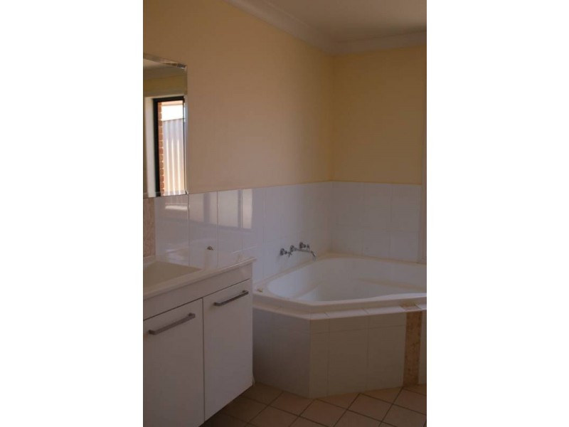26 Carlyle Ave, Bathurst NSW 2795