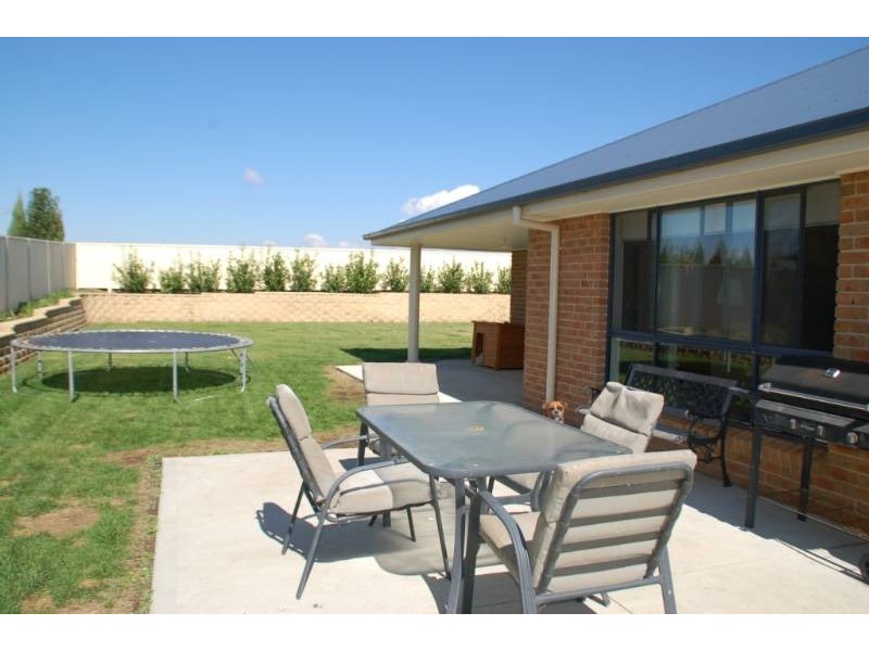 26 Carlyle Ave, Bathurst NSW 2795