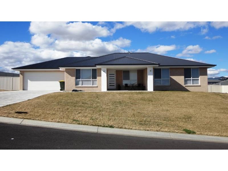 1 She Oak Close, Bathurst NSW 2795