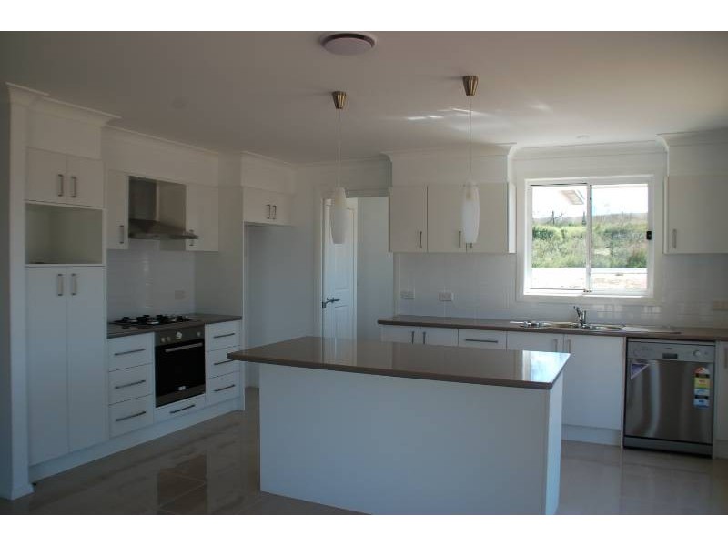 1 She Oak Close, Bathurst NSW 2795