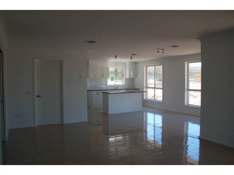 1 She Oak Close, Bathurst NSW 2795