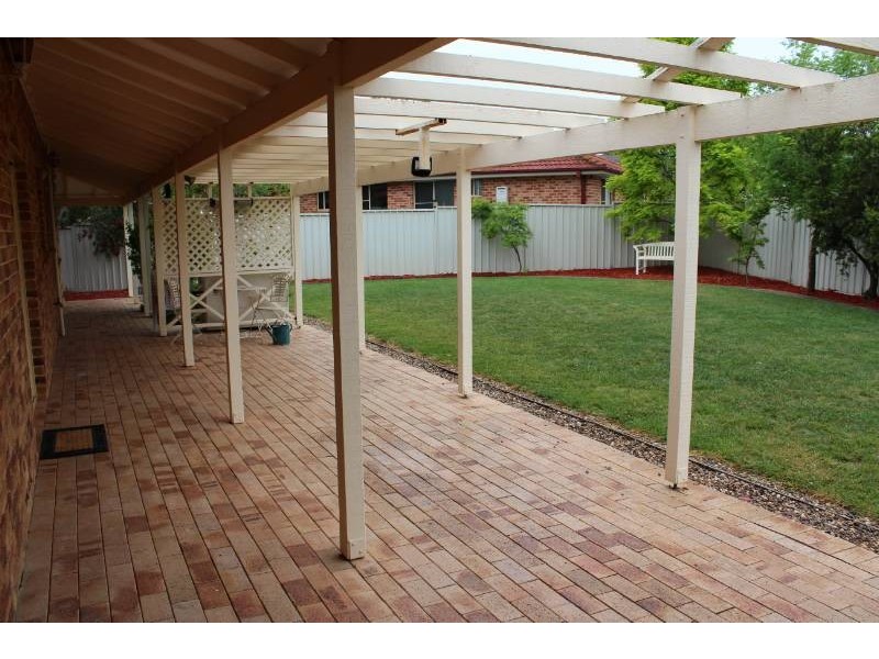 5 Finley Close, Bathurst NSW 2795