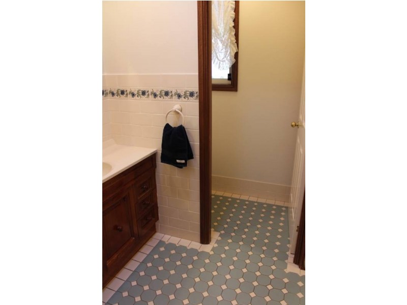 5 Finley Close, Bathurst NSW 2795