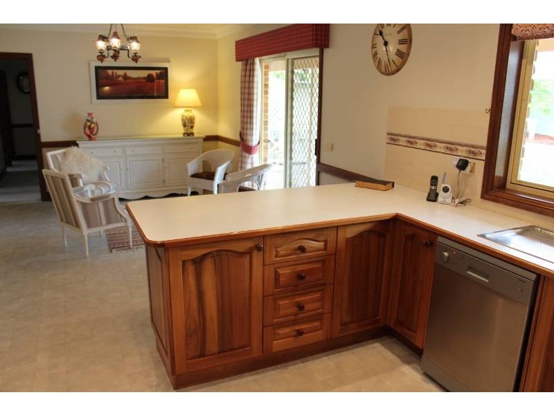 5 Finley Close, Bathurst NSW 2795