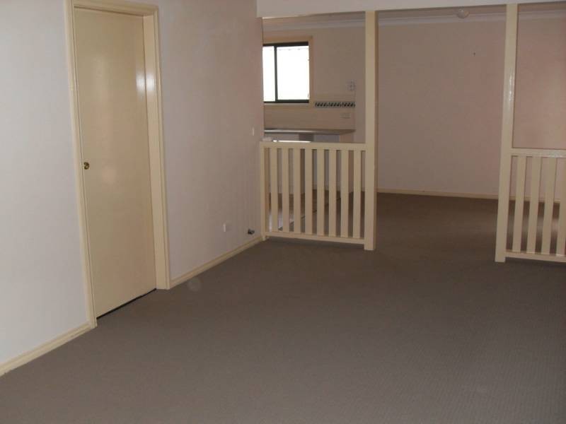 2/70 Bonnor Street, Bathurst NSW 2795