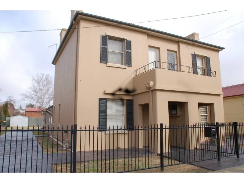 180 Piper Street, Bathurst NSW 2795