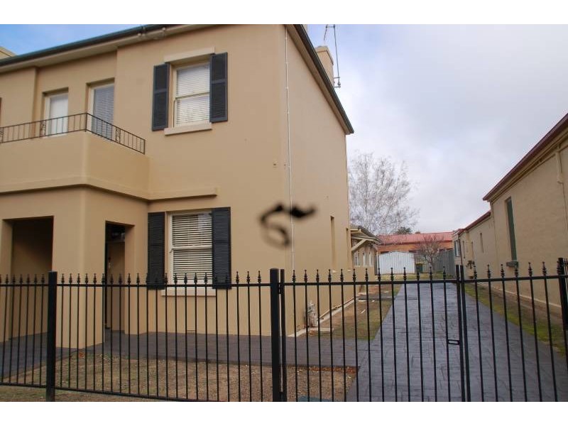 180 Piper Street, Bathurst NSW 2795