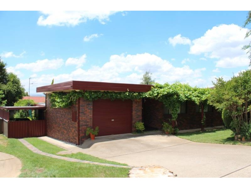 19 Dunrossil Crescent, Bathurst NSW 2795