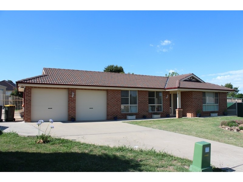 7 Lavis Place, Bathurst NSW 2795