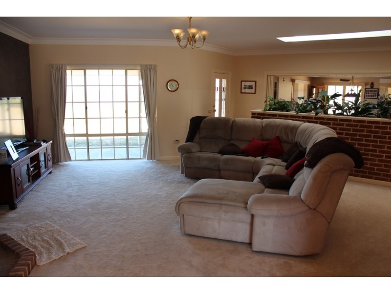 173 Peregrine Road, Bathurst NSW 2795