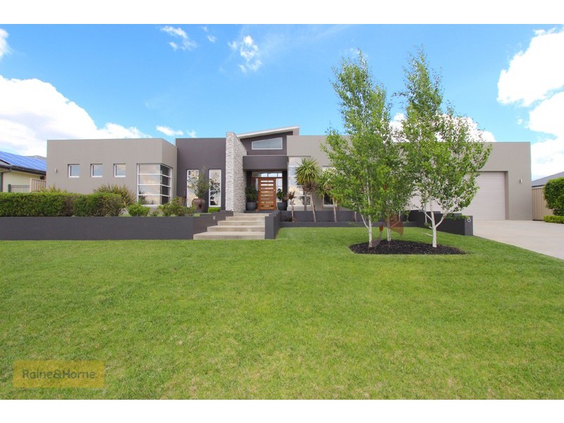 8 Howarth Close, Llanarth NSW 2795