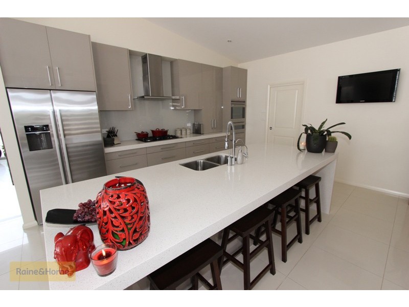 8 Howarth Close, Llanarth NSW 2795