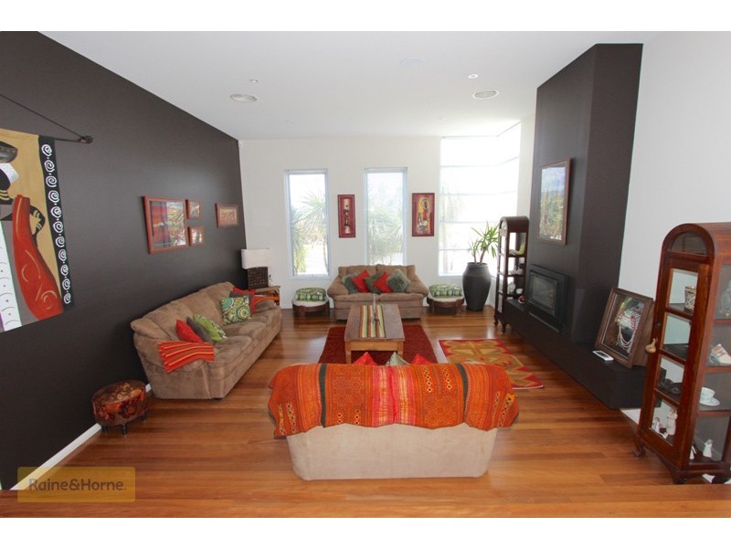 8 Howarth Close, Llanarth NSW 2795