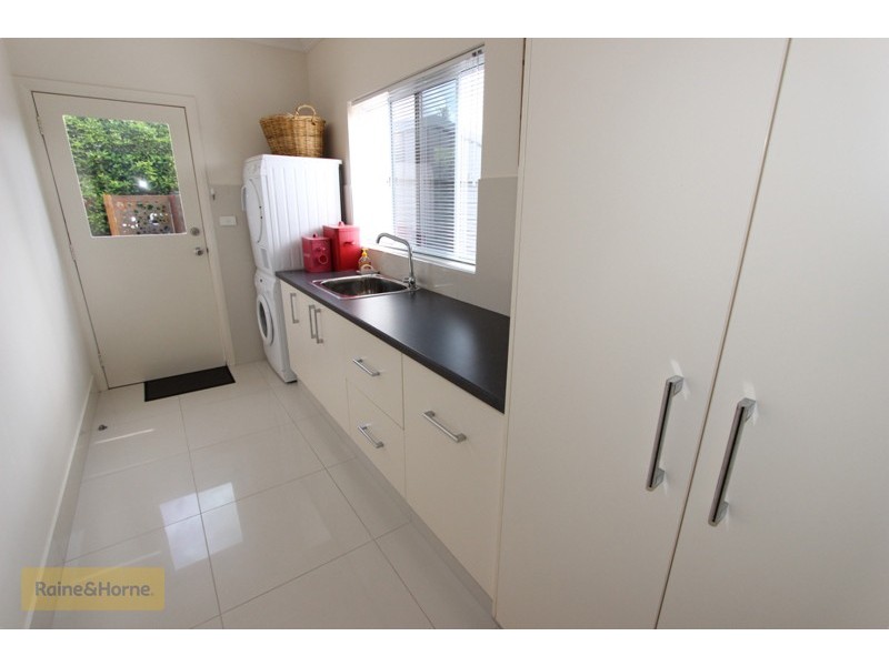 8 Howarth Close, Llanarth NSW 2795