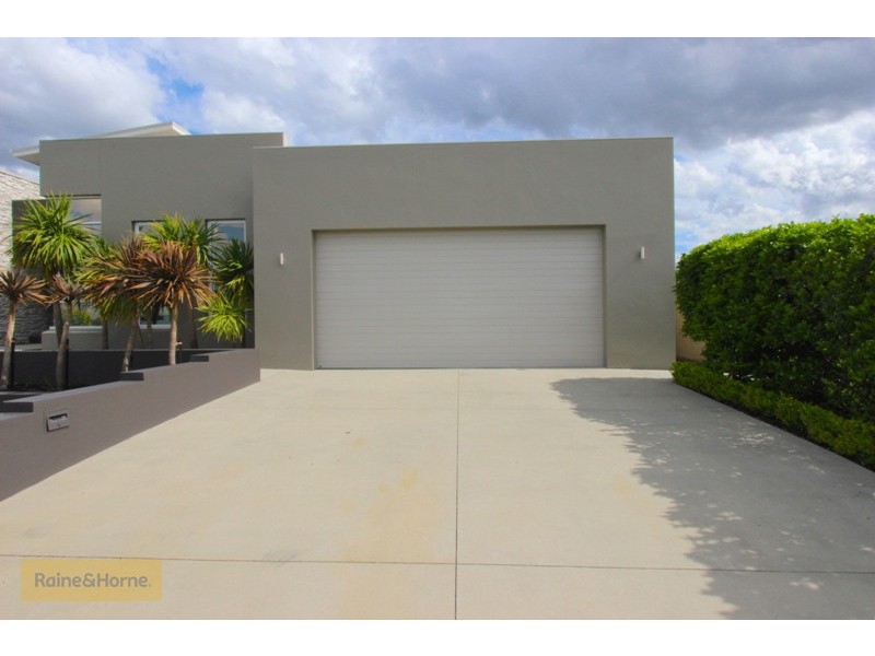 8 Howarth Close, Llanarth NSW 2795