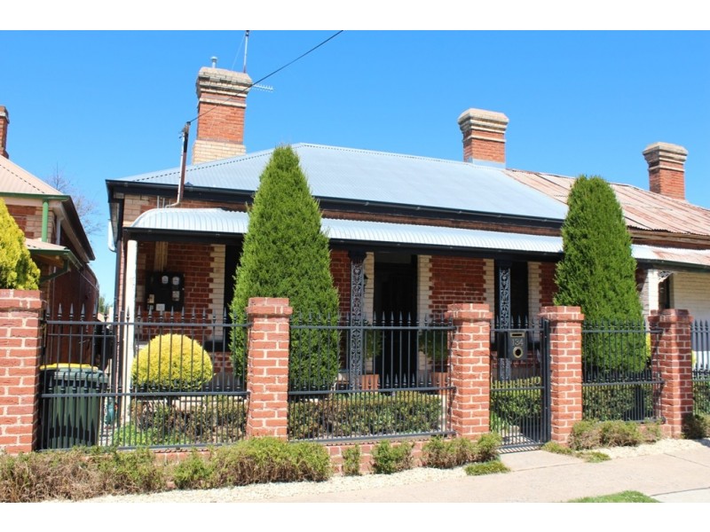 134 Seymour Street, Bathurst NSW 2795
