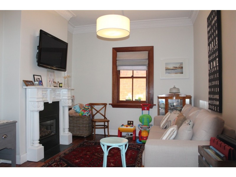 134 Seymour Street, Bathurst NSW 2795