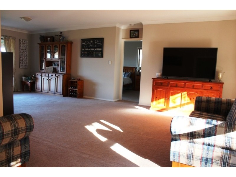 210 James White Drive, Bathurst NSW 2795