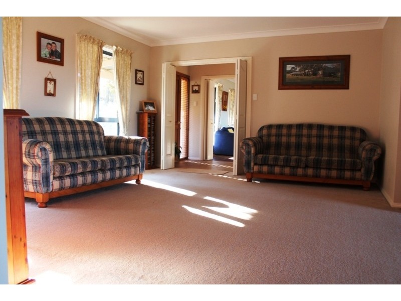 210 James White Drive, Bathurst NSW 2795