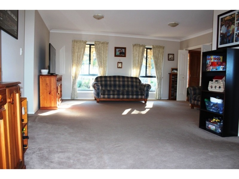 210 James White Drive, Bathurst NSW 2795