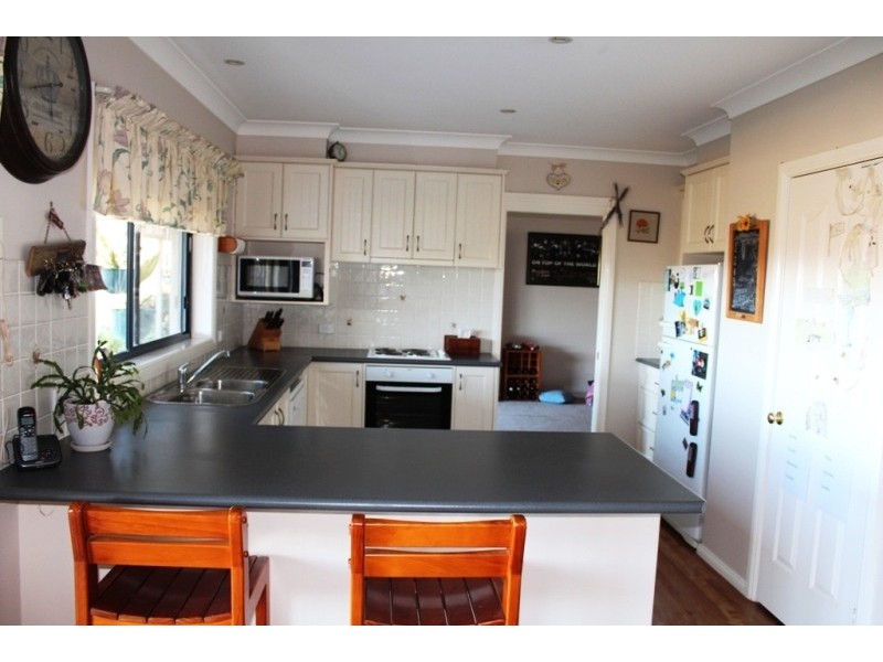 210 James White Drive, Bathurst NSW 2795