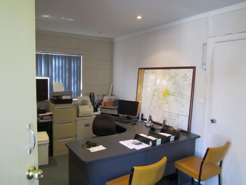 16a Vale Road, Bathurst NSW 2795