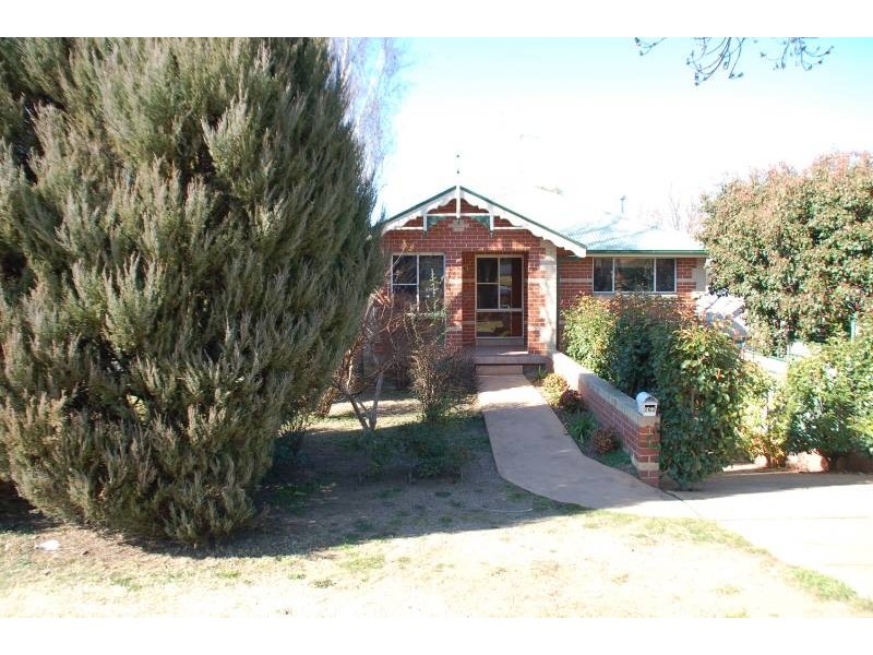 262 Peel Street, Bathurst NSW 2795